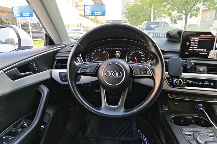 Used Audi A5 2017 Sportback 45 TFSI Fashion Model Steering Wheel