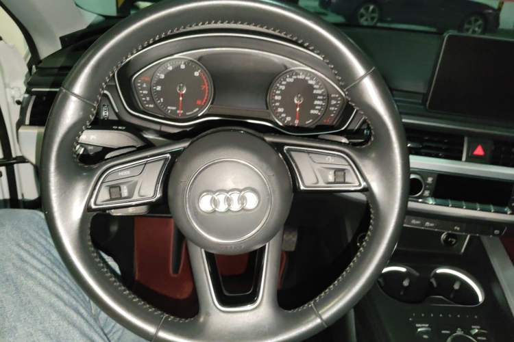 Used Audi A5 2017 Sportback 40 TFSI Fashion Model Steering Wheel