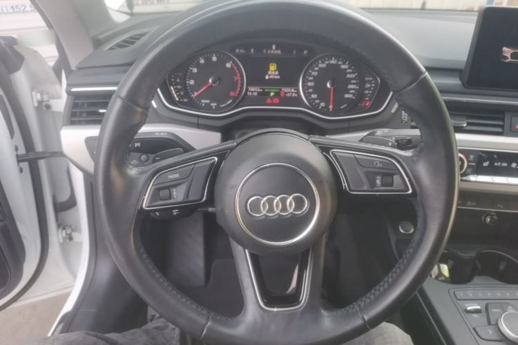 Used Audi A5 2017 Coupe 40 TFSI Fashion Model Steering Wheel