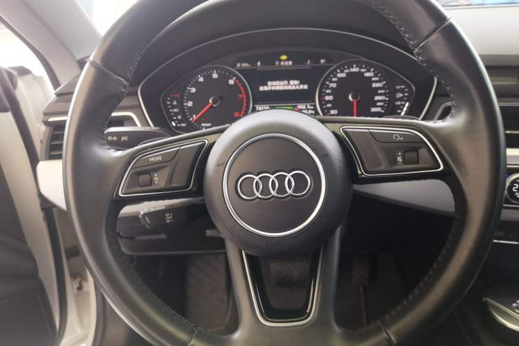 Used Audi A5 2017 Sportback 40 TFSI Fashion Model Steering Wheel