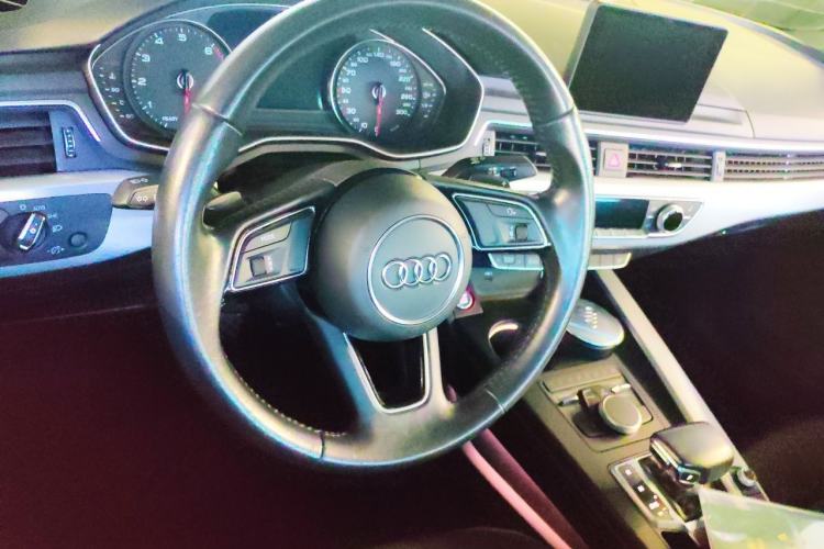 Used Audi A5 2017 Sportback 40 TFSI Fashion Model Steering Wheel