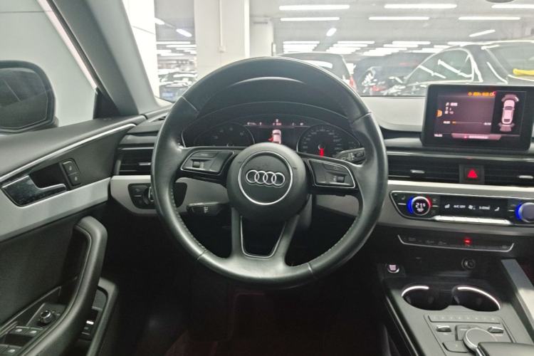 Used Audi A5 2017 Sportback 40 TFSI Fashion Model Steering Wheel