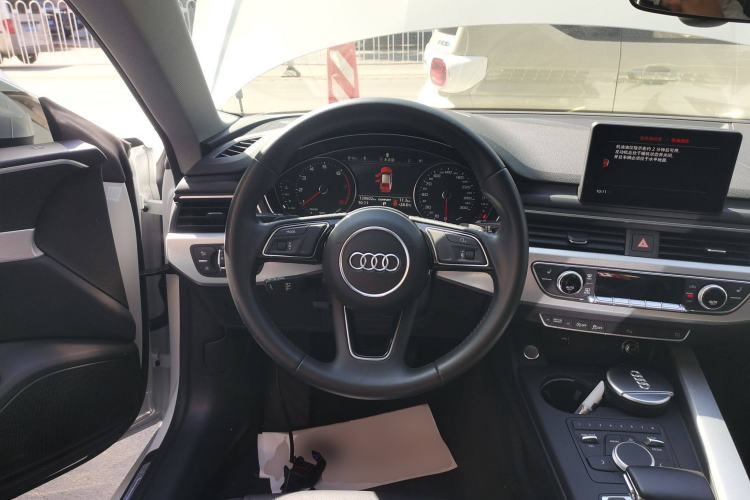 Used Audi A5 2017 Sportback 40 TFSI Fashion Model Steering Wheel