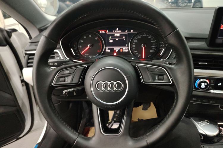 Used Audi A5 2017 Sportback 40 TFSI Fashion Model Steering Wheel