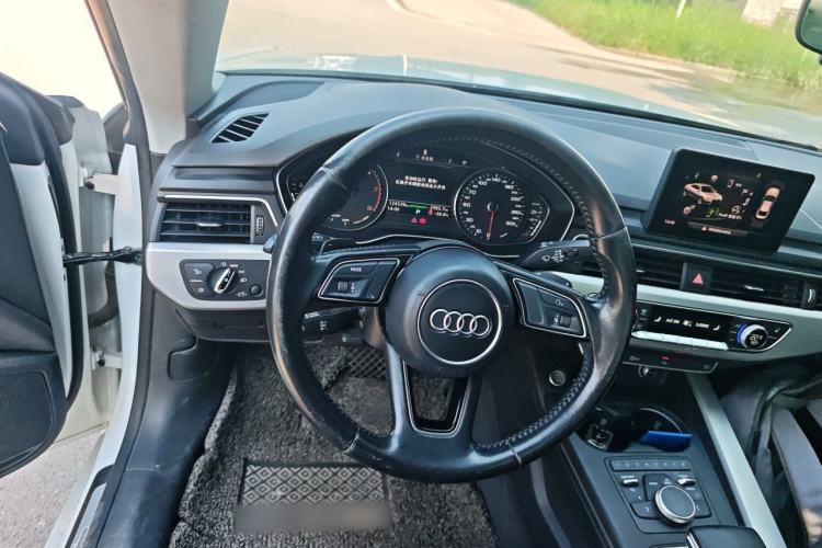 Used Audi A5 2017 Coupe 40 TFSI Fashion Model Steering Wheel
