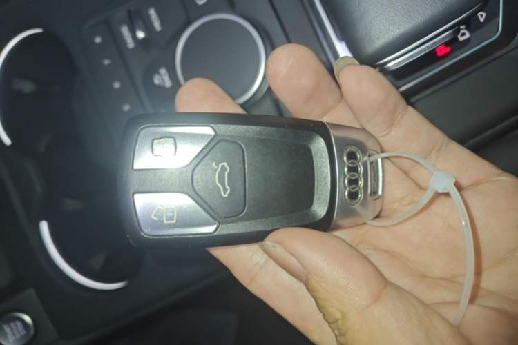 Used Audi A5 2017 Sportback 40 TFSI Fashion Model Vehicle Key