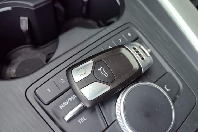 Used Audi A5 2017 Coupe 40 TFSI Fashion Model Vehicle Key