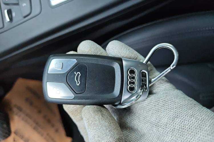 Used Audi A5 2017 Coupe 40 TFSI Fashion Model Vehicle Key
