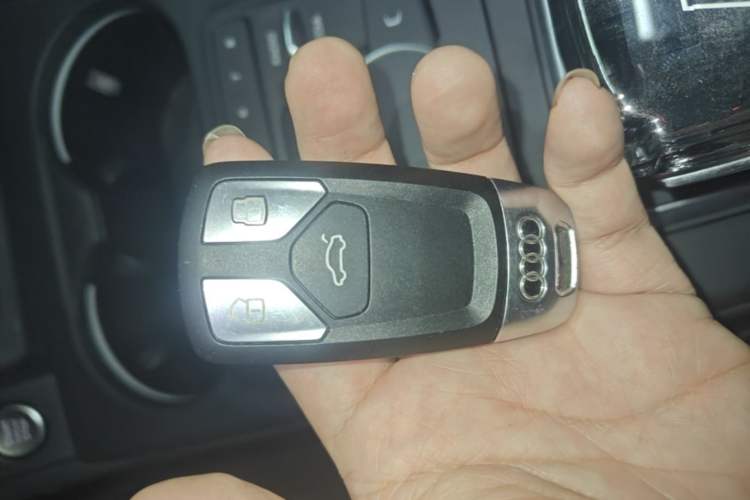 Used Audi A5 2017 Sportback 40 TFSI Fashion Model Vehicle Key