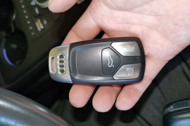 Used Audi A5 2017 Cabriolet 40 TFSI Fashion Model Vehicle Key