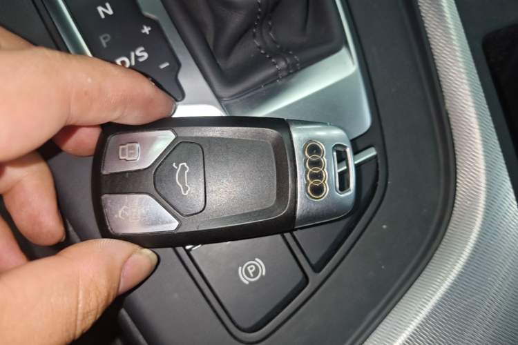 Used Audi A5 2017 Sportback 40 TFSI Fashion Model Vehicle Key