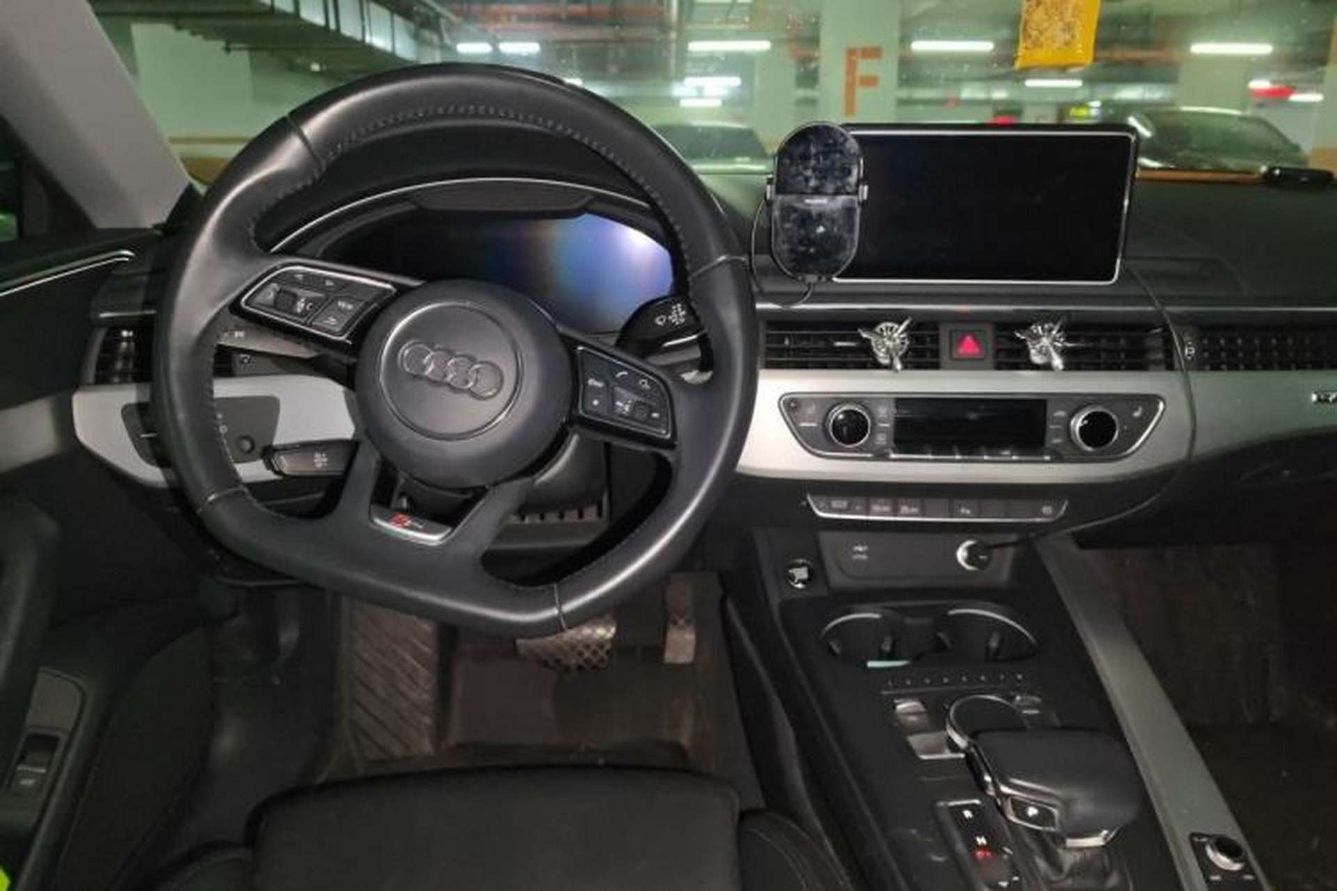 Used Audi A5  Center Console