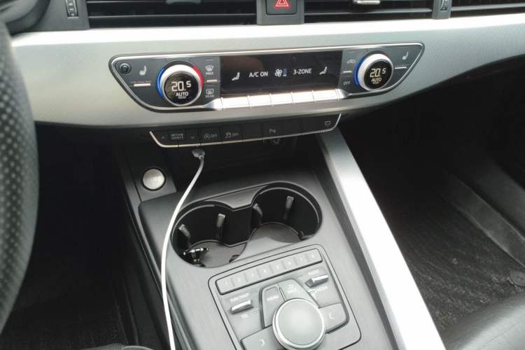 Used Audi A5 2019 Sportback 40 TFSI Fashion Model Audio And AC Panel