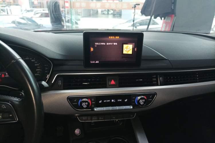 Used Audi A5 2019 Sportback 40 TFSI Fashion Model Audio And AC Panel