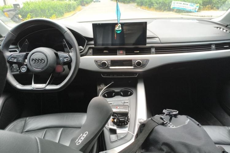 Used Audi A5 2019 Sportback 40 TFSI Fashion Model Center Console