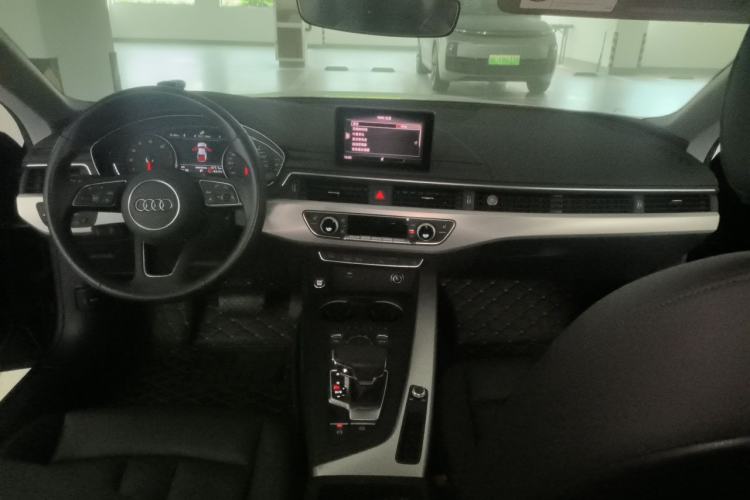 Used Audi A5 2019 Coupe 40 TFSI Fashion Edition China V Emission Standard Center Console