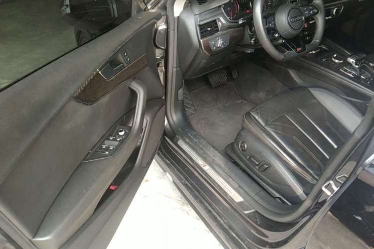 Used Audi A5 2019 Sportback 40 TFSI Fashion Model Driver Seat
