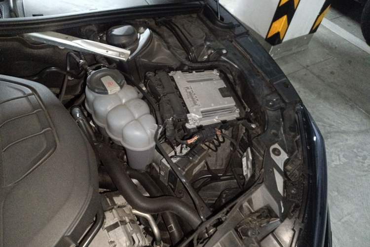 Used Audi A5 2019 Sportback 40 TFSI Fashion Model Engine Bay Left