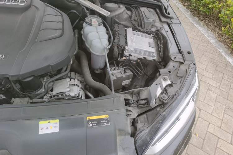 Used Audi A5 2019 Sportback 40 TFSI Fashion Model Engine Bay Left