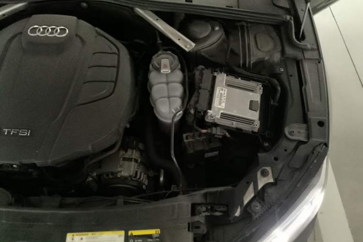 Used Audi A5 2019 Coupe 40 TFSI Fashion Edition China V Emission Standard Engine Bay Left
