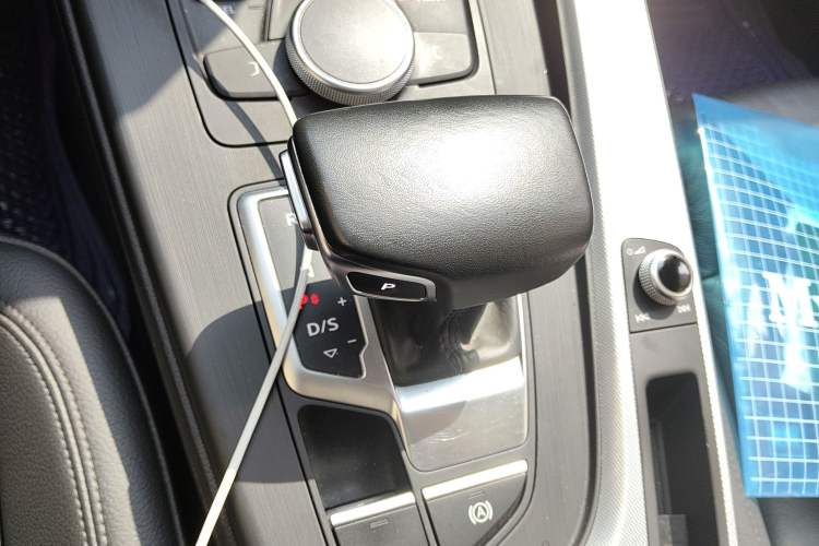 Used Audi A5 2019 Sportback 40 TFSI Fashion Model Gear Lever