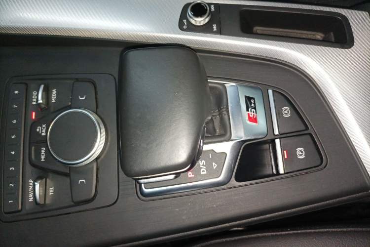 Used Audi A5 2019 Sportback 40 TFSI Fashion Model Gear Lever