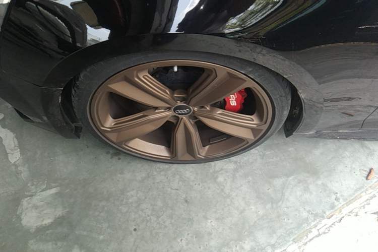 Used Audi A5 2019 Sportback 40 TFSI Fashion Model Left Front Wheel Hub