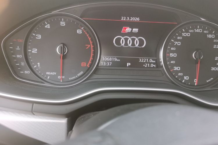 Used Audi A5 2019 Sportback 40 TFSI Fashion Model Odometer Close Up
