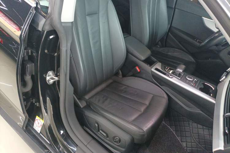 Used Audi A5 2019 Sportback 40 TFSI Fashion Model Right Front Seat
