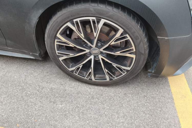 Used Audi A5 2019 Sportback 40 TFSI Fashion Model Right Front Wheel Hub