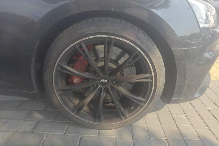 Used Audi A5 2019 Coupe 45 TFSI quattro Sport Edition China V standard Right Front Wheel Hub