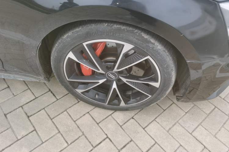Used Audi A5 2019 Sportback 40 TFSI Fashion Model Right Front Wheel Hub