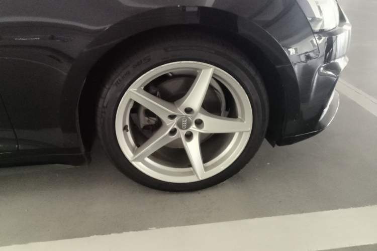 Used Audi A5 2019 Coupe 40 TFSI Fashion Edition China V Emission Standard Right Front Wheel Hub