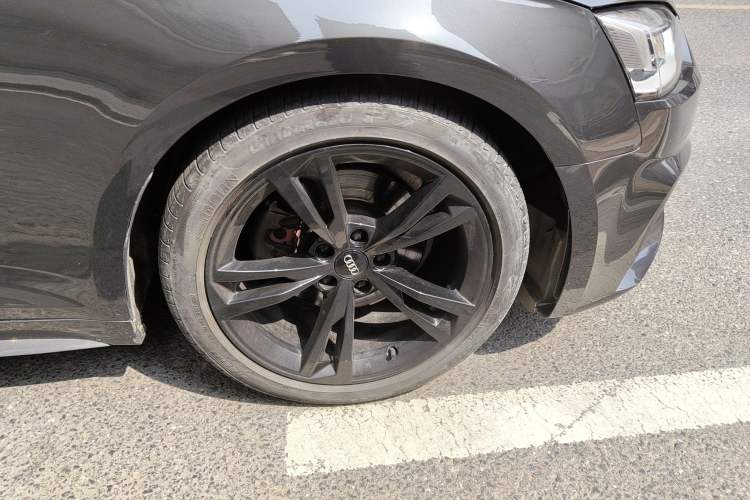 Used Audi A5 2019 Sportback 40 TFSI Fashion Model Right Front Wheel Hub