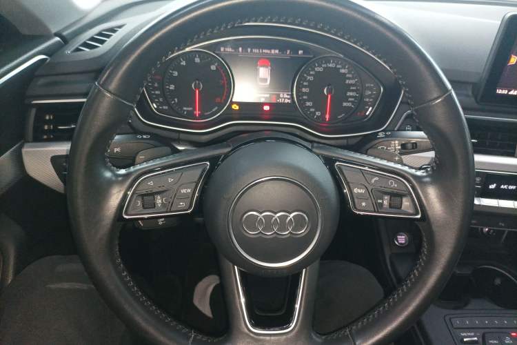 Used Audi A5 2019 Sportback 40 TFSI Fashion Model Steering Wheel
