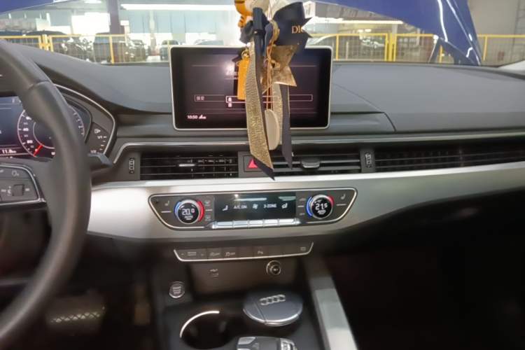 Used Audi A5 2019 Sportback 40 TFSI Fashion Model Audio And AC Panel