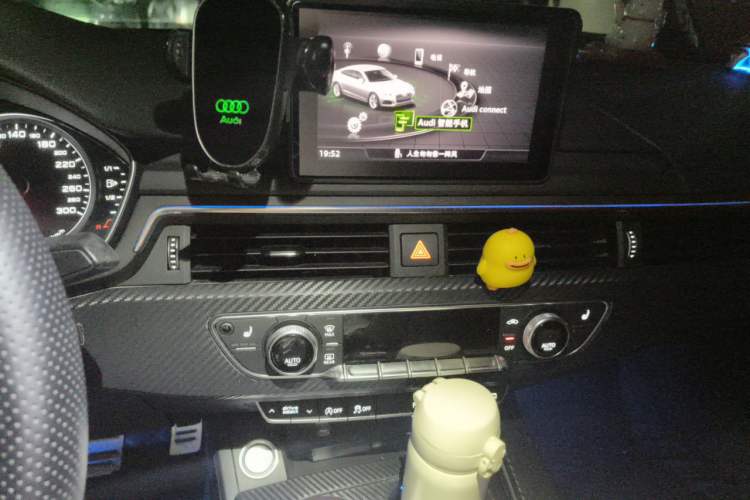 Used Audi A5 2019 Sportback 40 TFSI Fashion Model Audio And AC Panel