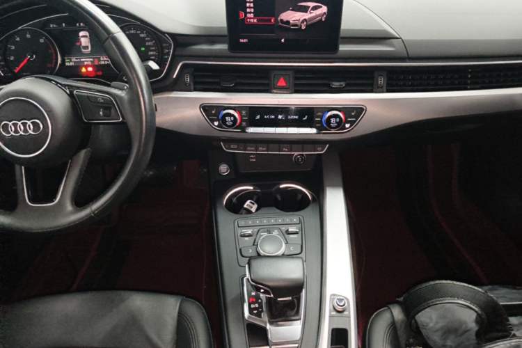 Used Audi A5 2019 Sportback 40 TFSI Fashion Model Audio And AC Panel