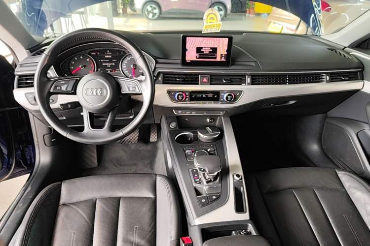 Used Audi A5 2019 Sportback 40 TFSI Fashion Model Audio And AC Panel