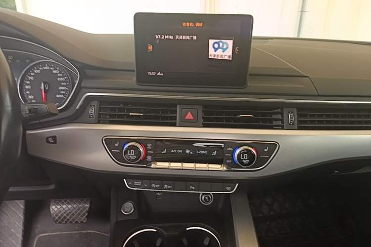 Used Audi A5 2019 Sportback 40 TFSI Fashion Model Audio And AC Panel