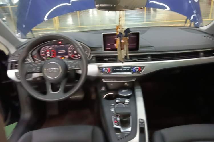 Used Audi A5 2019 Sportback 40 TFSI Fashion Model Center Console