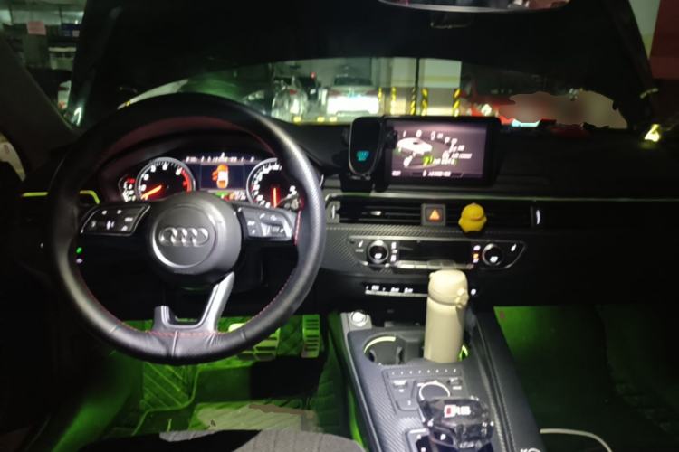 Used Audi A5 2019 Sportback 40 TFSI Fashion Model Center Console