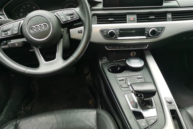 Used Audi A5 2019 Sportback 40 TFSI Fashion Model Center Console