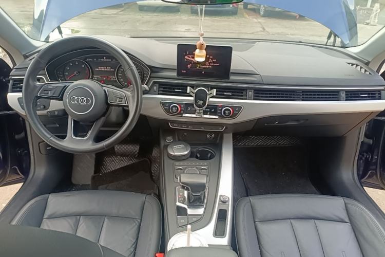 Used Audi A5 2019 Sportback 40 TFSI Fashion Model Center Console
