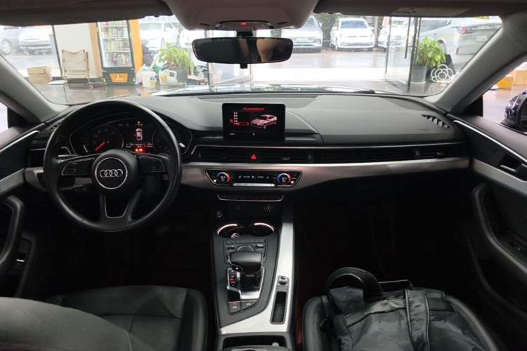 Used Audi A5 2019 Sportback 40 TFSI Fashion Model Center Console