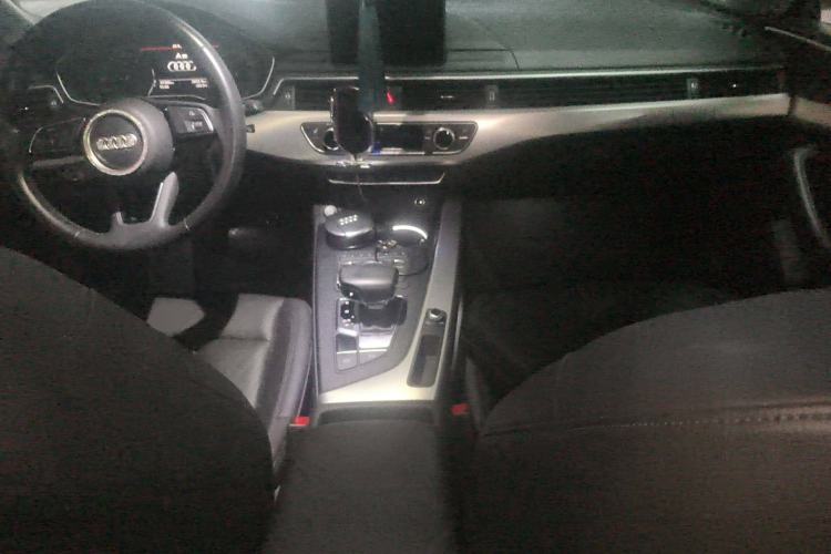 Used Audi A5 2019 Coupe 40 TFSI Fashion Edition China V Emission Standard Center Console