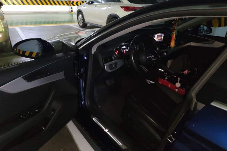 Used Audi A5 2019 Sportback 40 TFSI Fashion Model Driver Seat