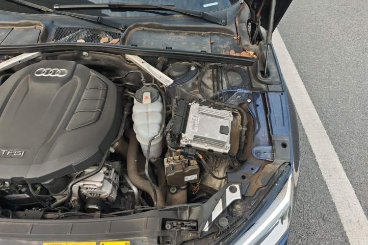 Used Audi A5 2019 Sportback 40 TFSI Fashion Model Engine Bay Left