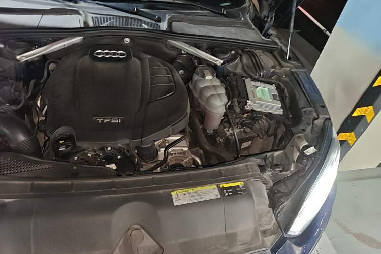 Used Audi A5 2019 Sportback 40 TFSI Fashion Model Engine Bay Left