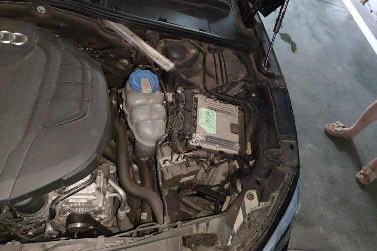 Used Audi A5 2019 Sportback 40 TFSI Fashion Model Engine Bay Left